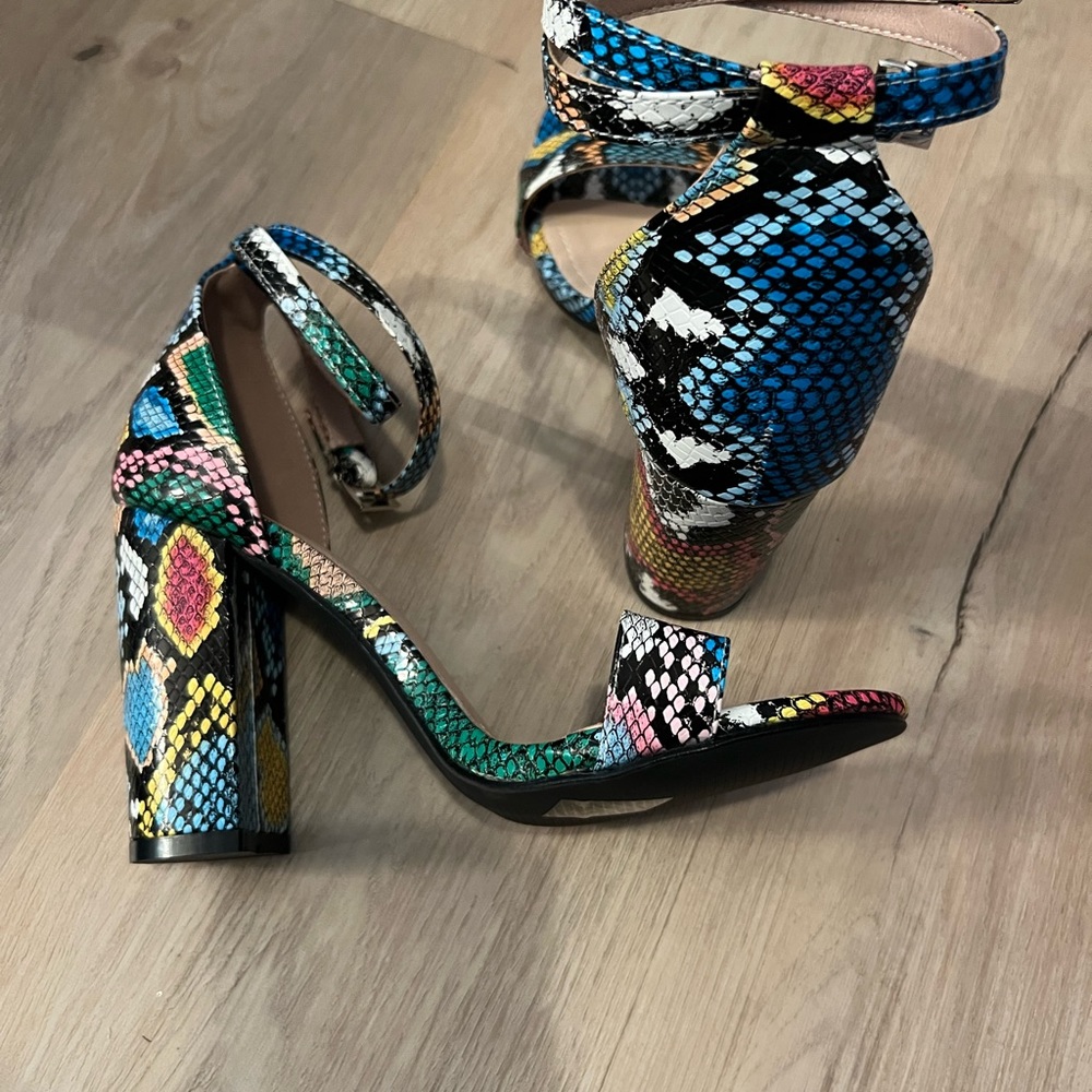 Super cute Shein heels. Never worn. Size 7. - Picture 2 of 2